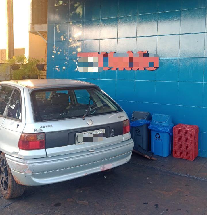 Condutor embriagado é preso após colidir veículo em mercado em distrito de Santa Helena