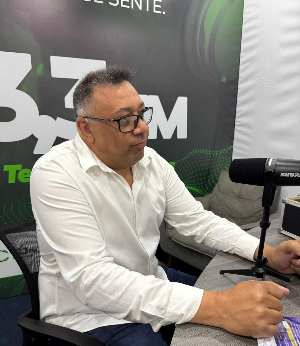 Na Expo, prefeito de Ramilândia celebra progresso com asfalto que ligará a Santa Helena