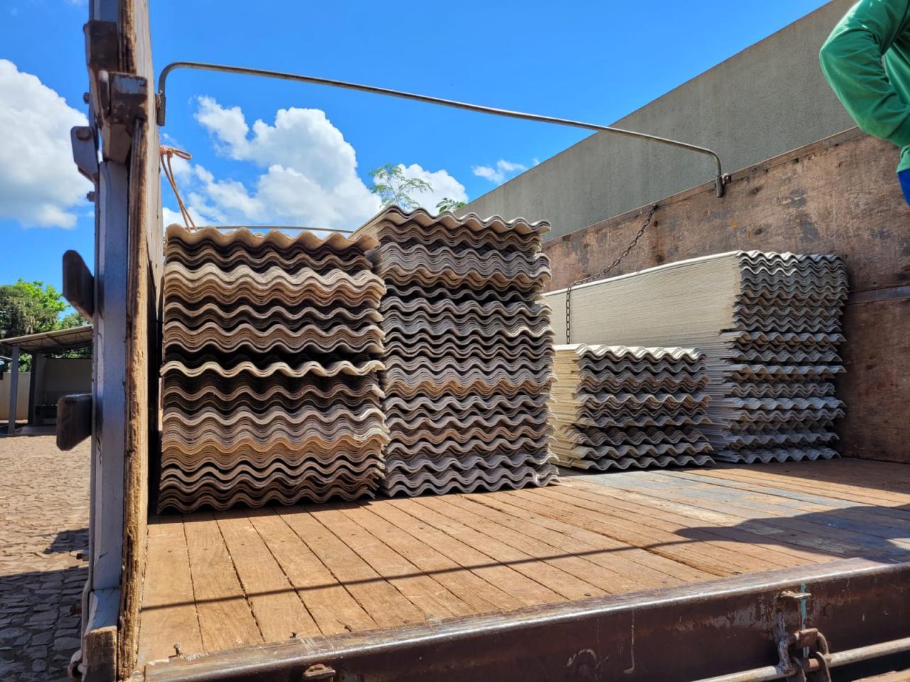 Defesa Civil de Santa Helena deve entregar mais de mil telhas à famílias atingidas pelo temporal