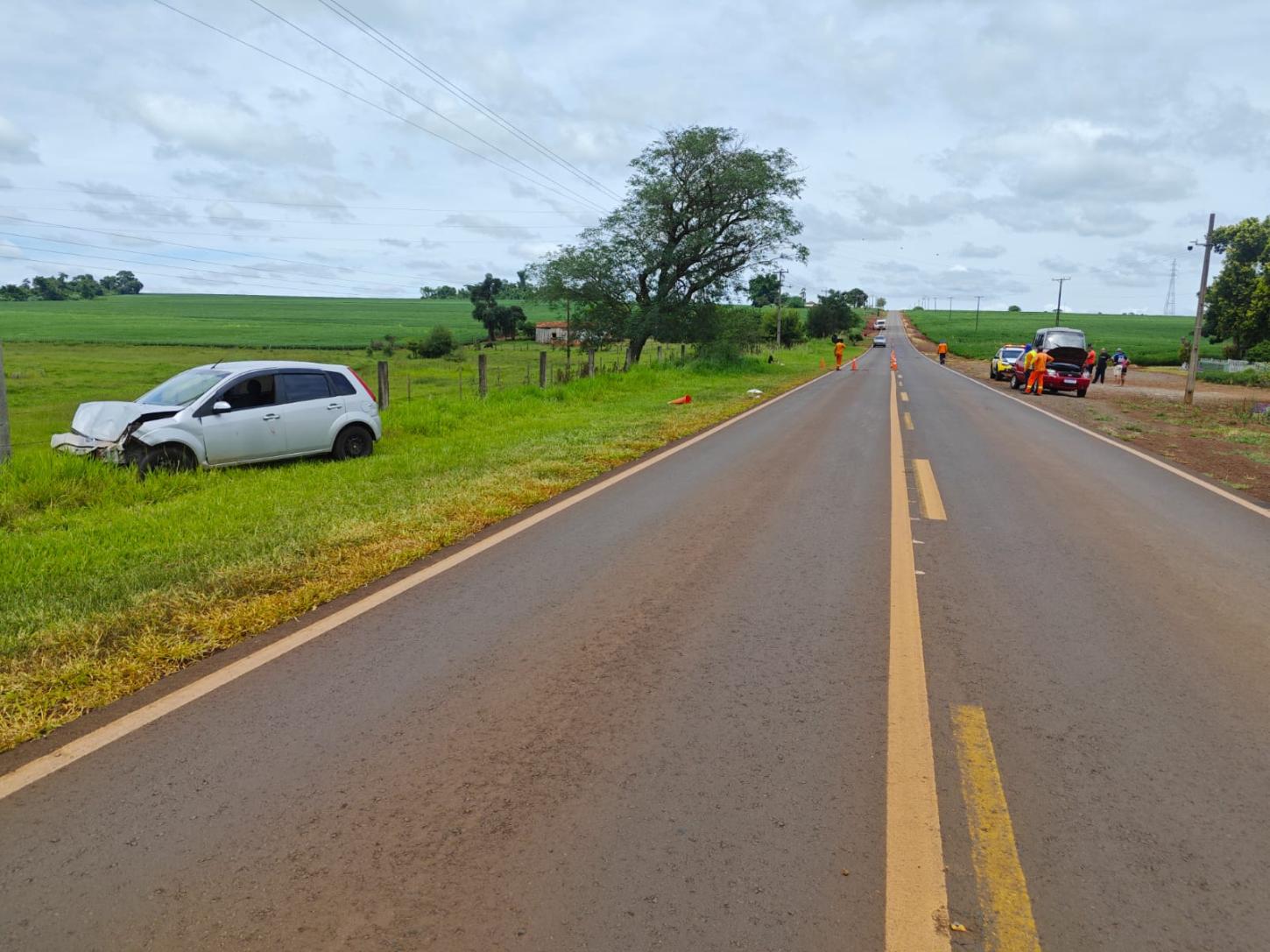 Colisão traseira em canteiro de obras na PR 488 em Santa Helena deixa um ferido