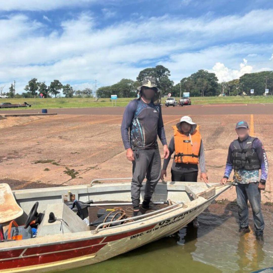 PF e Polícia Civil resgatam pecadores à deriva no Lago de Itaipu