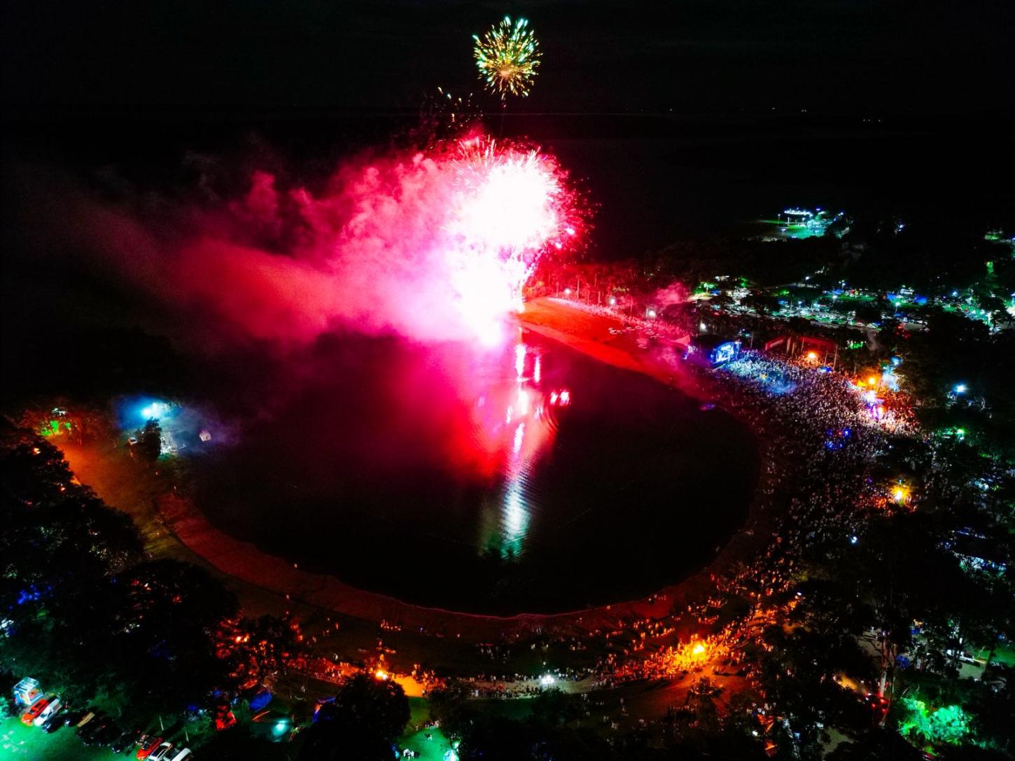 Milhares de pessoas celebram a chegada do Ano Novo no Balneário de Santa Helena