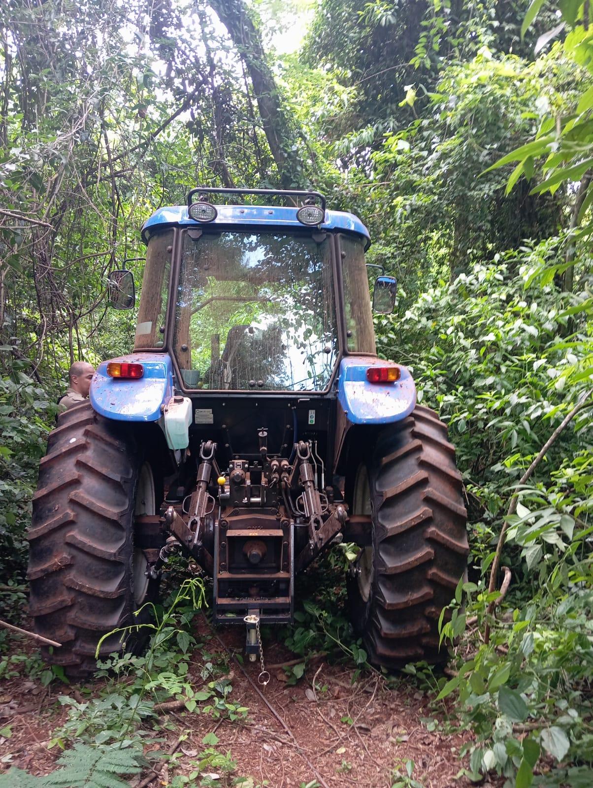 Polícia Militar recupera em São José das Palmeiras trator furtado na região