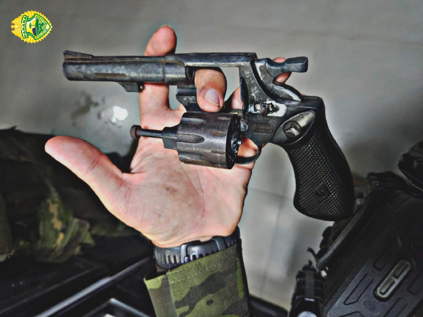 BPFRON apreende arma de fogo em Santa Helena e detém uma pessoa