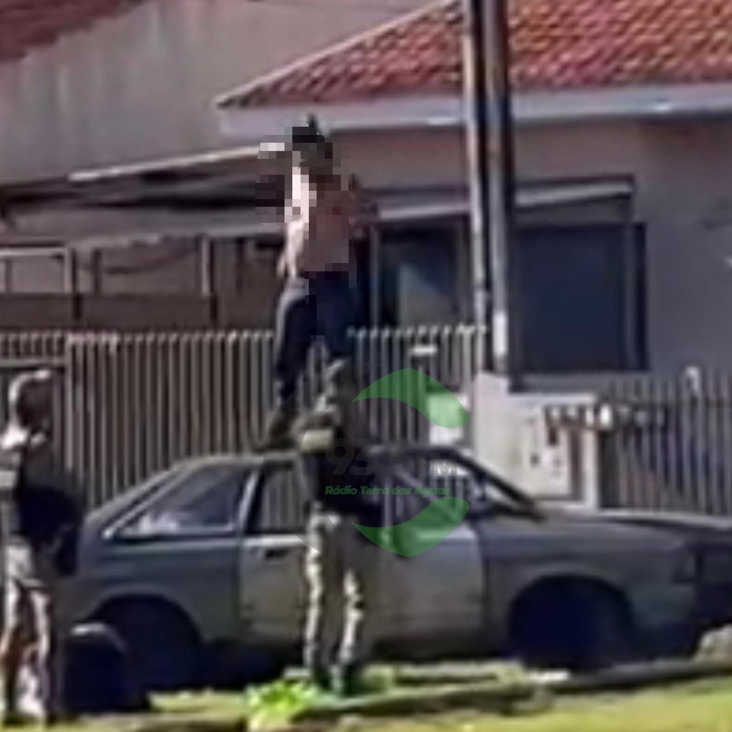 Homem é preso em Santa Helena após atropelamento, invasão de domicílio e agressão a policiais