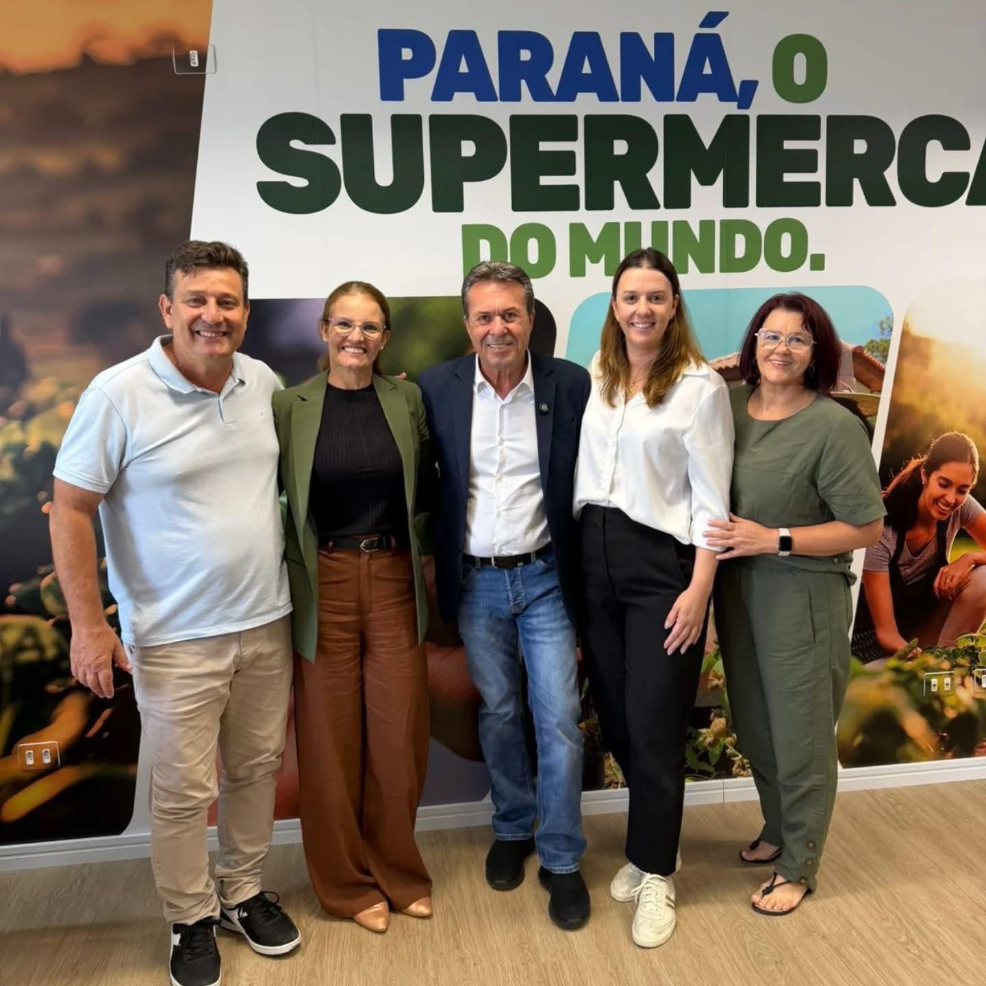 Comitiva de Santa Helena está em Curitiba para finalizar convênios ao município