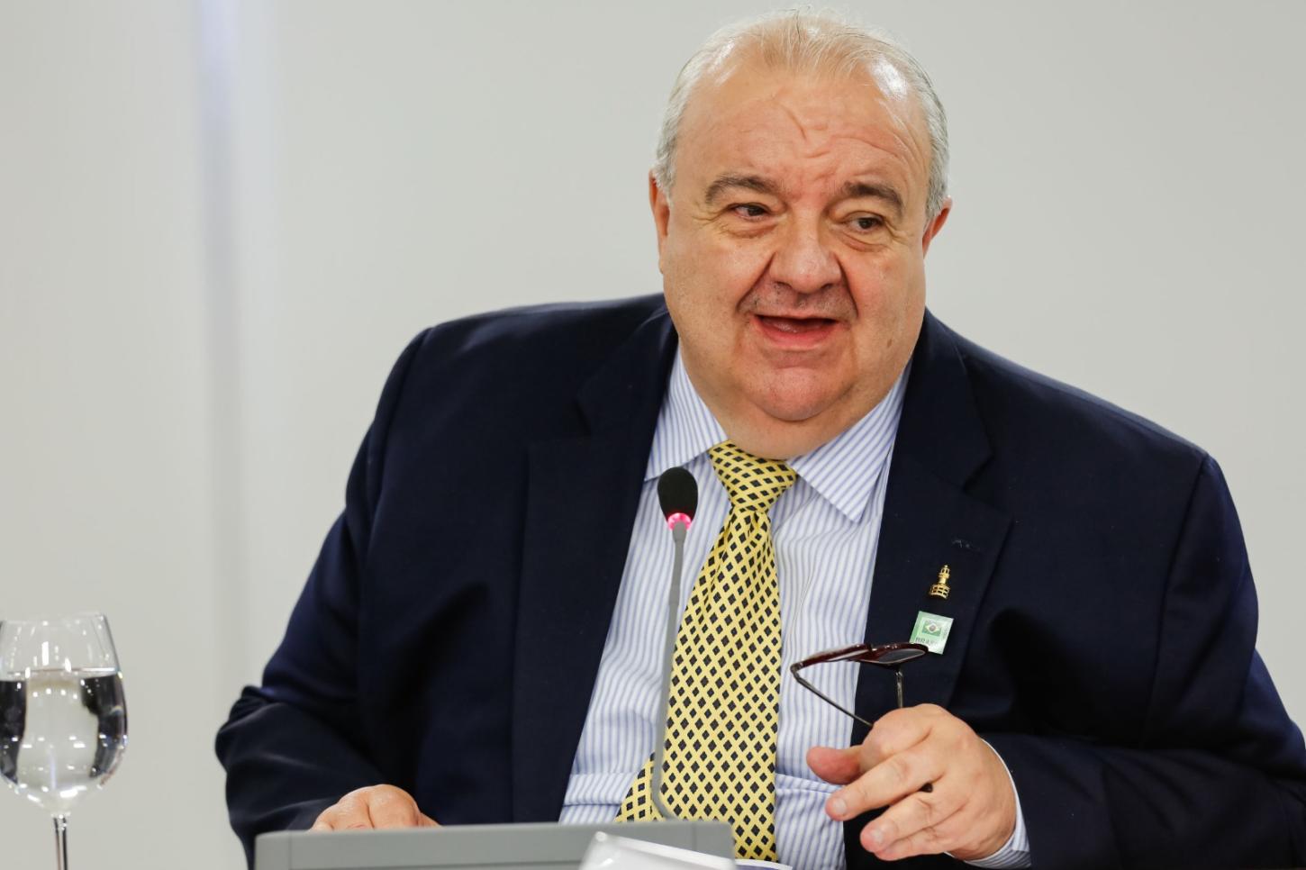 Greca cresce em pesquisa e encosta na segunda posição em disputa pelo Governo do Paraná