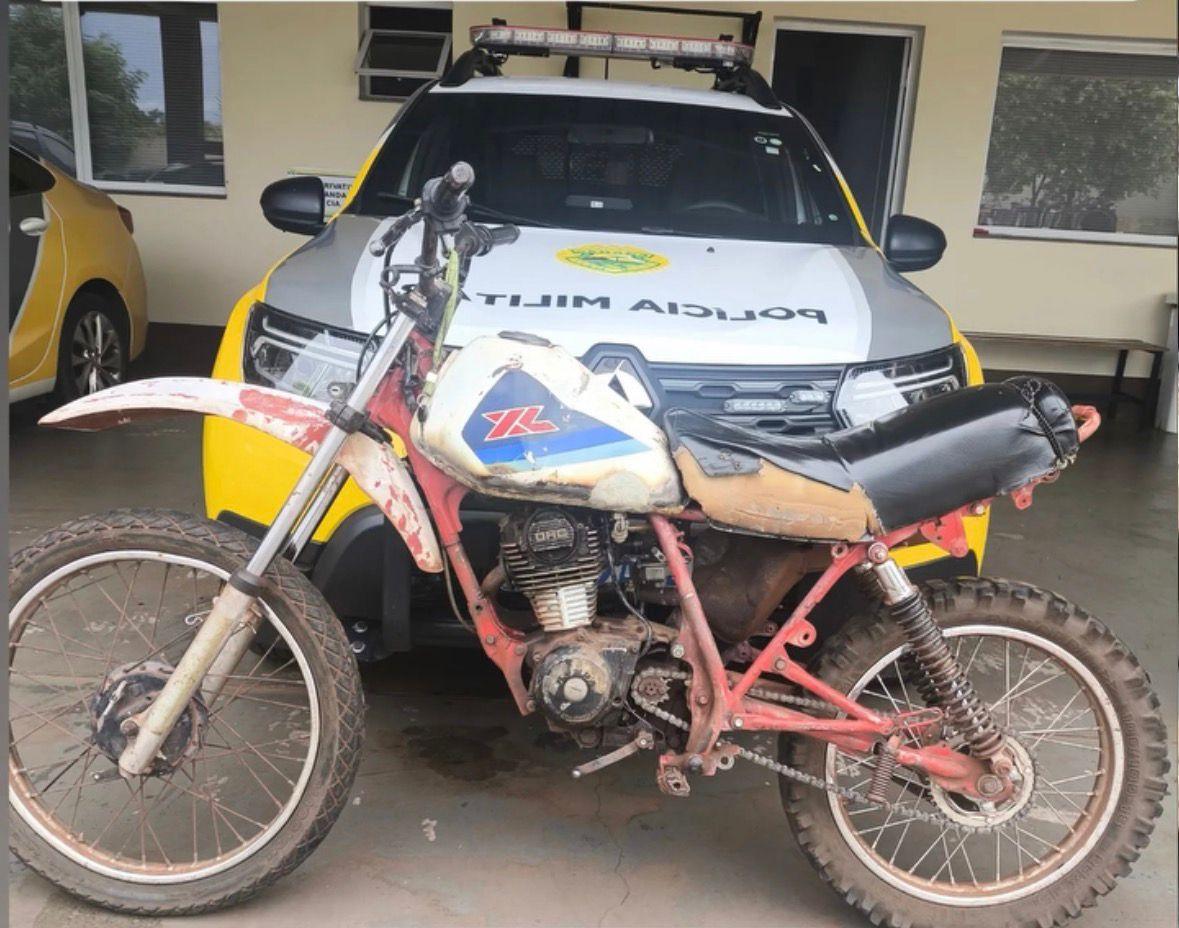 'Vocês implicam com qualquer coisa', diz homem ao ter moto irregular apreendida em Santa Helena