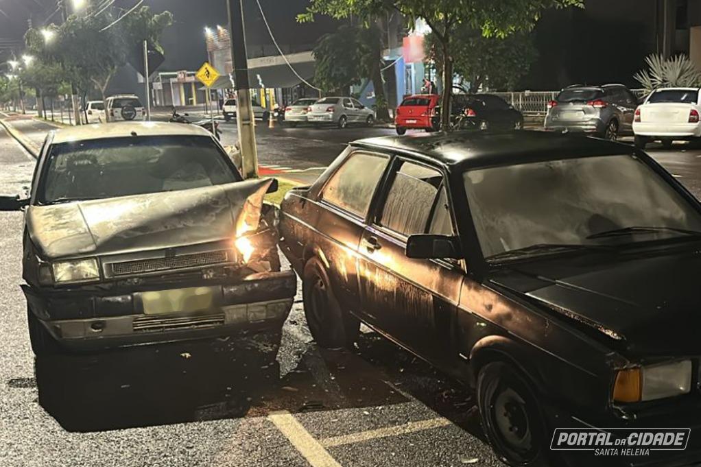 Após discussão em bar, homens saem e provocam colisão na Avenida Brasil; dois feridos
