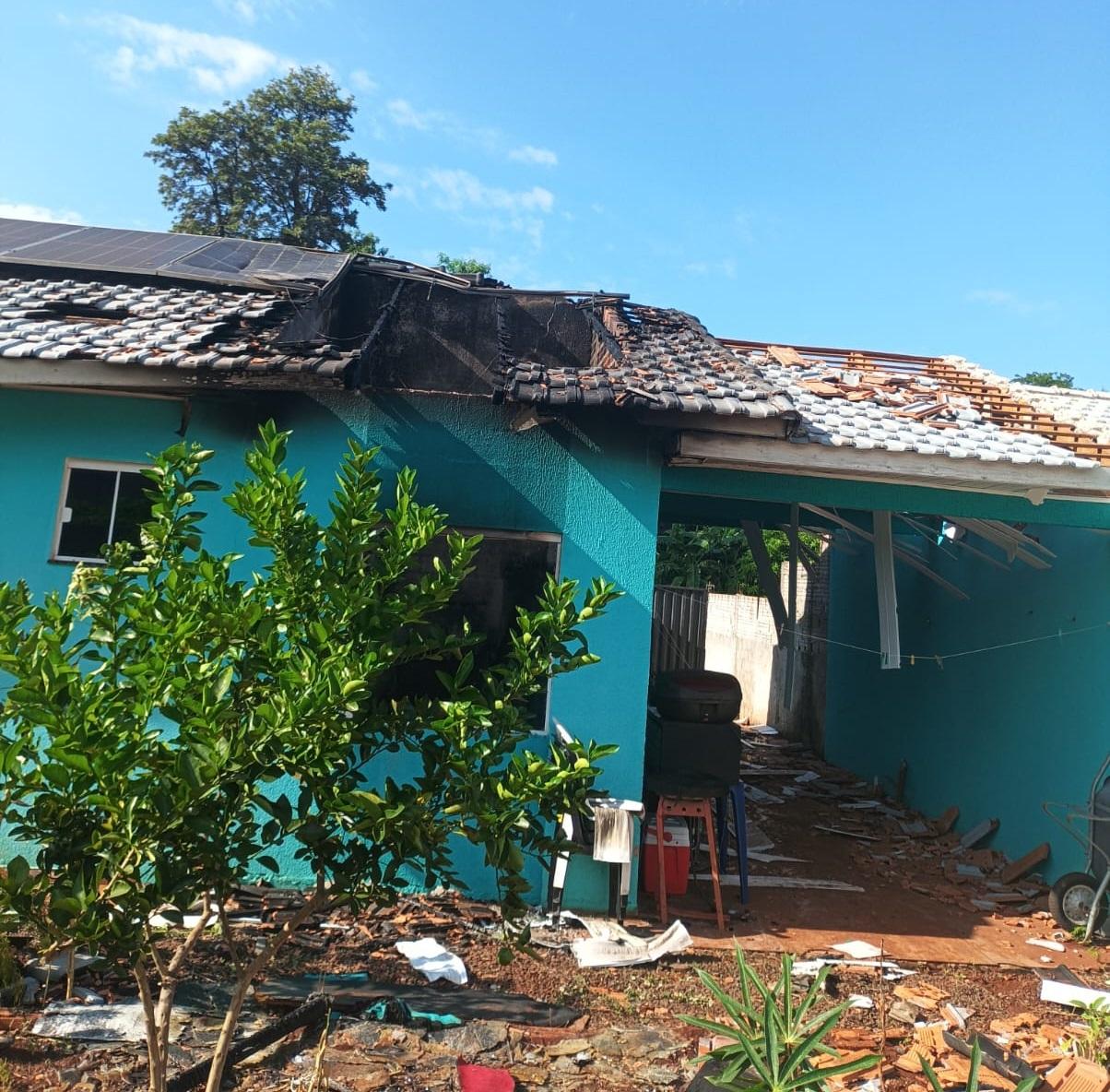 Incêndio destrói casa no interior de Itaipulândia