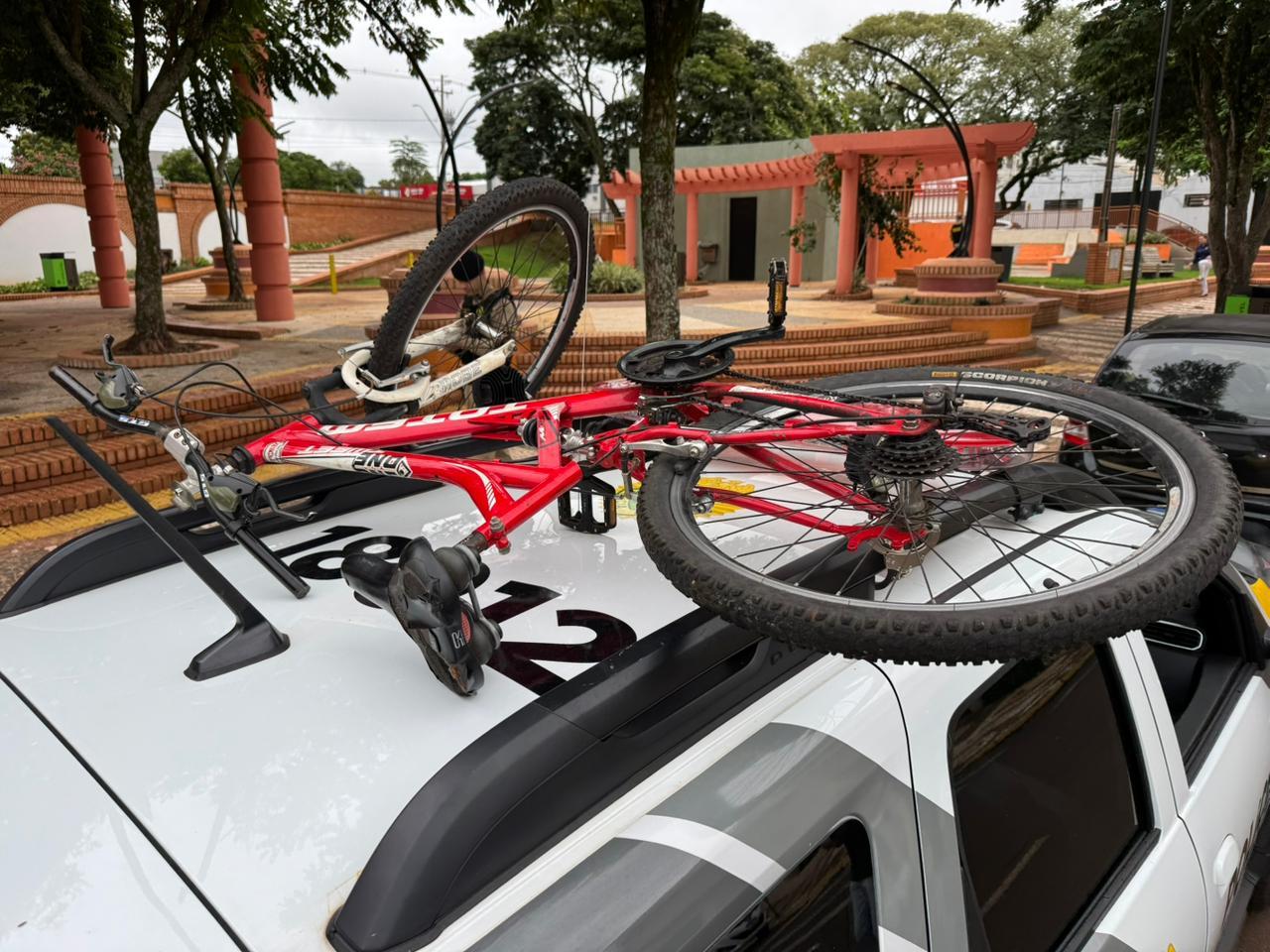 Menores tocam o terror em praça de Santa Helena e um é apreendido