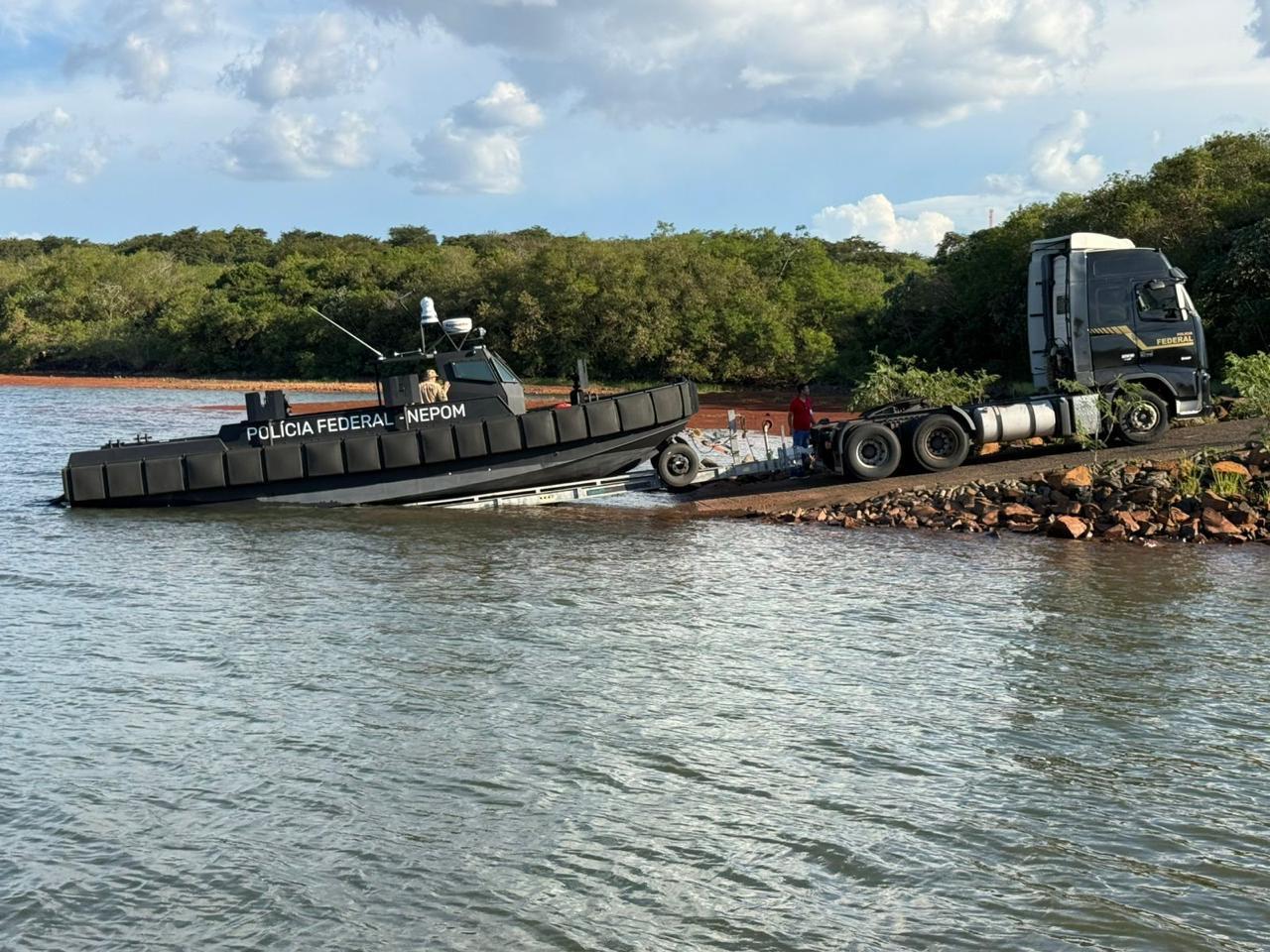 PF recebe lancha blindada para patrulhar o lago em Santa Helena e região