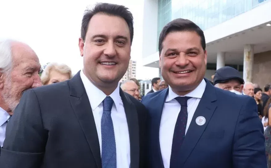 Ratinho Júnior escolhe Sandro Alex como pré-candidato ao governo do Paraná