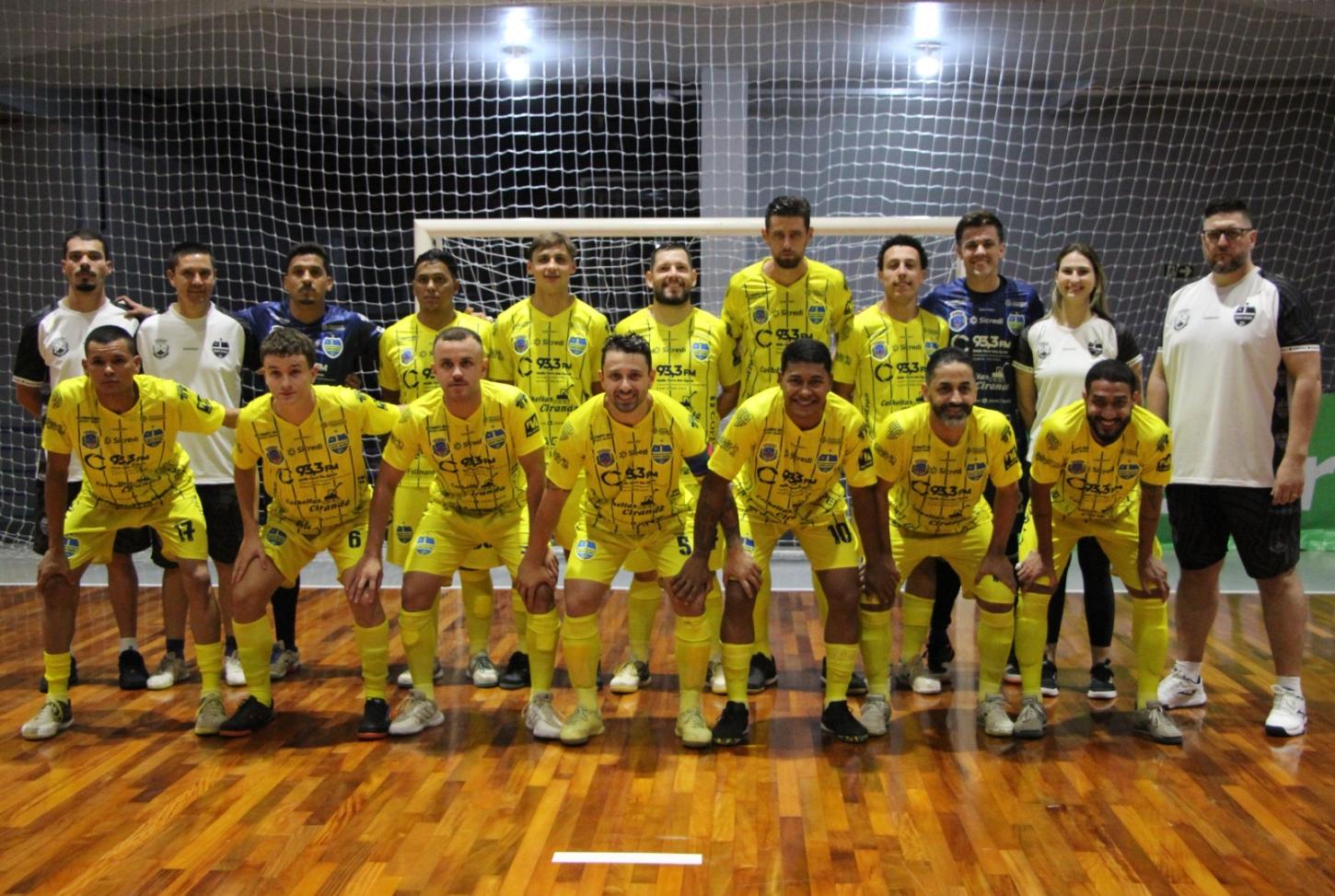 Santa Helena Futsal/Rádio Costa Oeste vence o Foz e lidera o Grupo C da Série Bronze