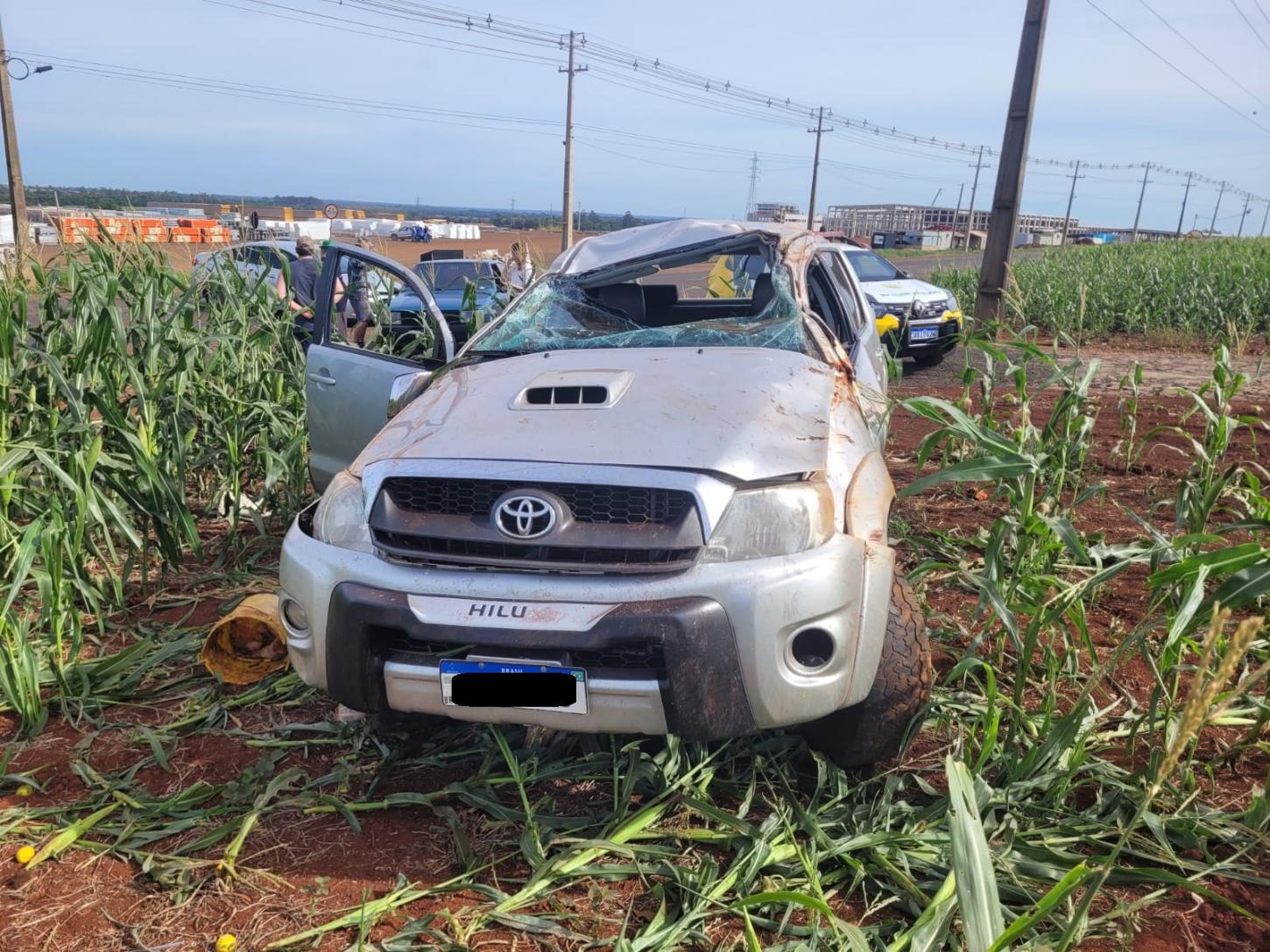 Três pessoas ficam feridas em capotamento na PR 488 em Santa Helena