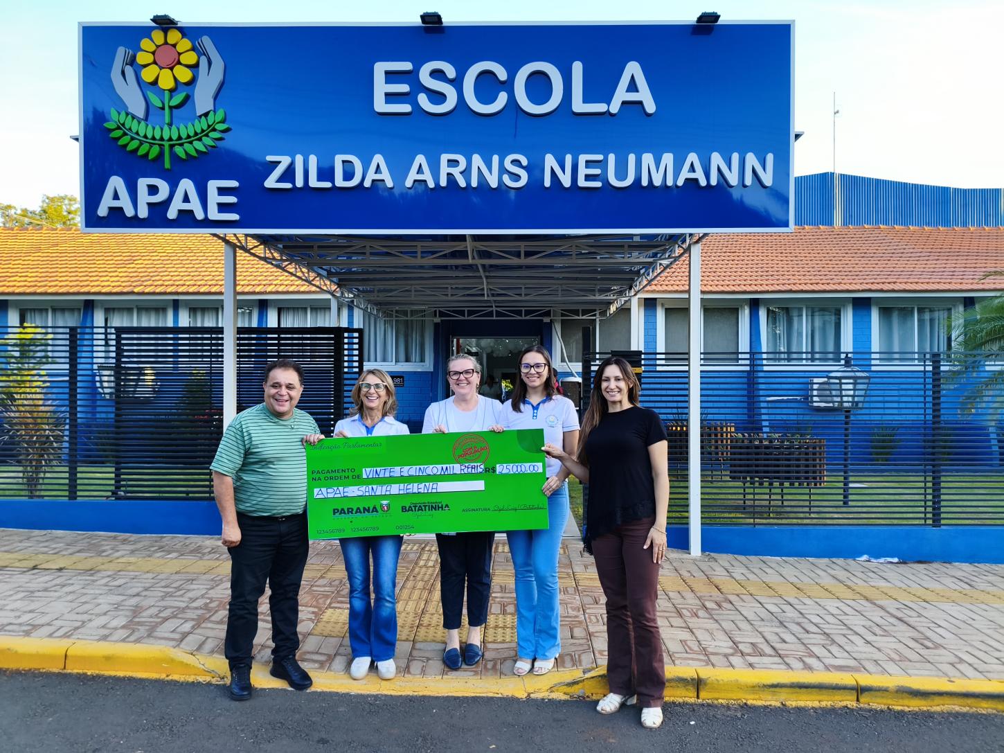 Deputado Batatinha atende pedido da vereadora Sandra e entrega a APAE R$ 25 mil em Santa Helena
