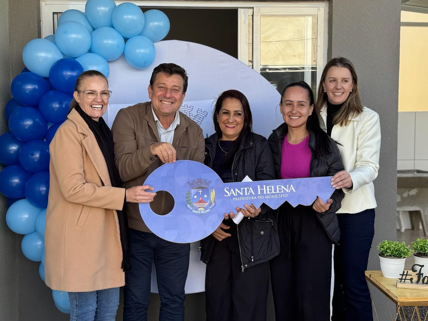 Emoção e sonhos realizados: 115 famílias recebem as chaves das casas do Conjunto Porto Seguro