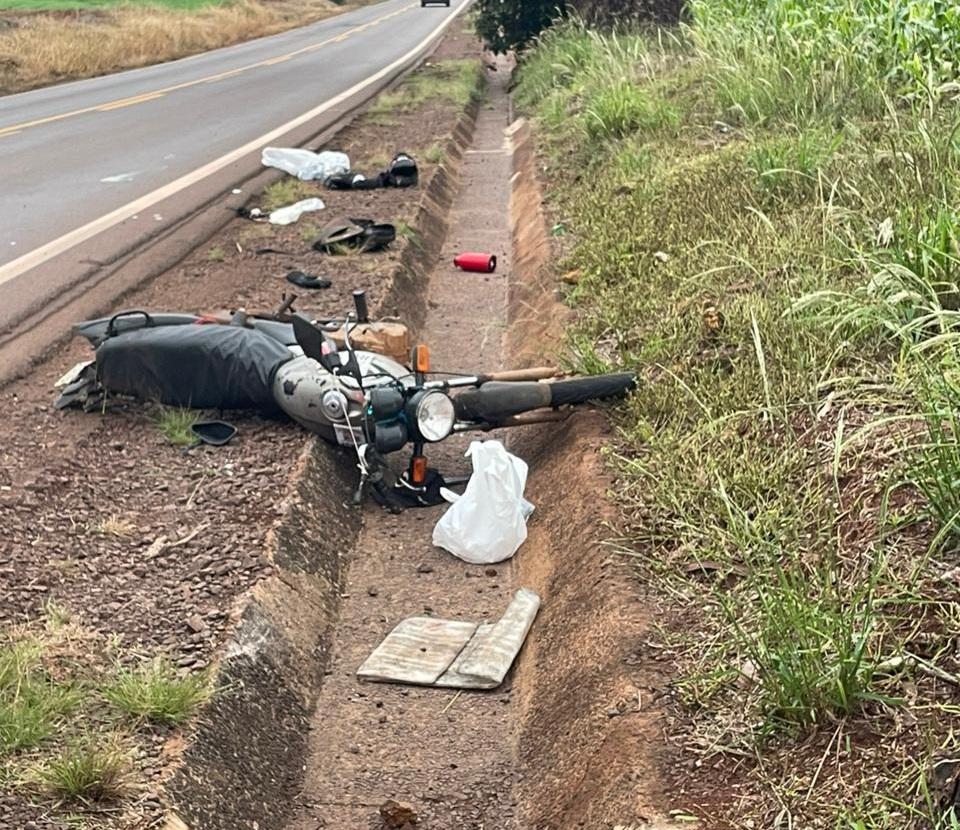 Colisão traseira deixa motociclista ferido na PR 495 em Missal