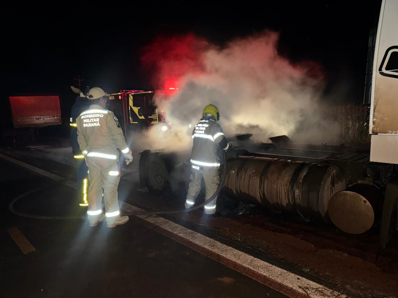 Motorista evita que caminhão fosse completamente queimado em rodovia de Santa Helena