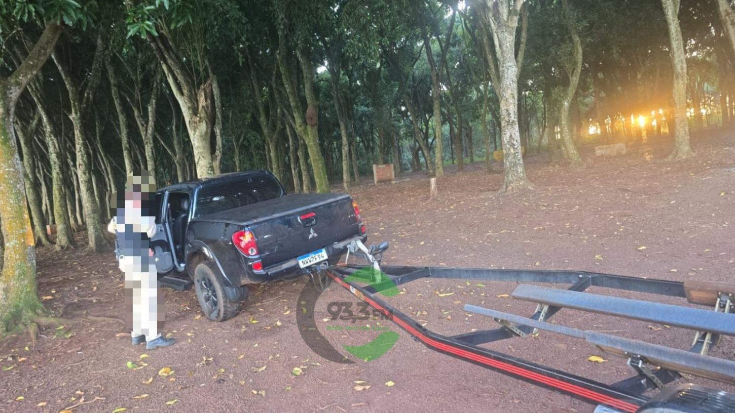 Rápida ação da PM resulta na recuperação de veículo e reboque em Pato Bragado