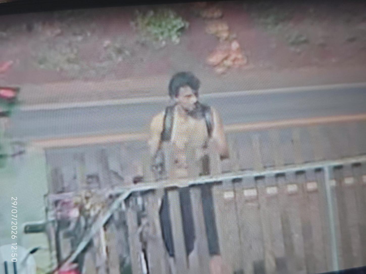 Câmera flagra homem furtando moto na linha Pacuri em Santa Helena