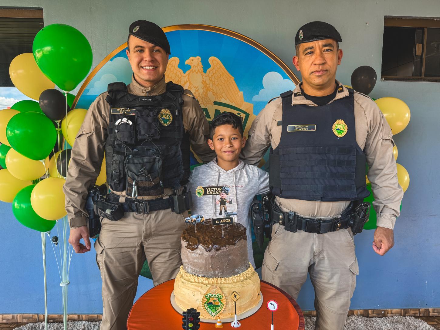 Fã-mirim da Polícia Militar recebe surpresa em seu aniversário em Santa Helena