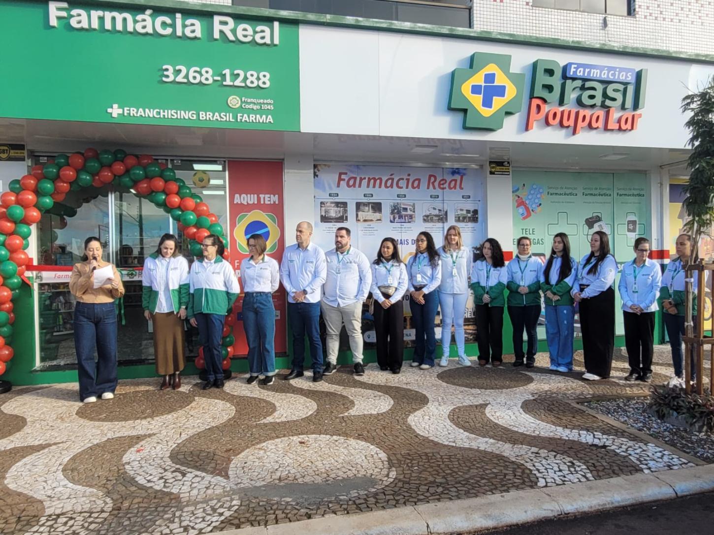 Farmácia Real Rede Brasil Poupa Lar marca nova fase com reinauguração e promoção especial