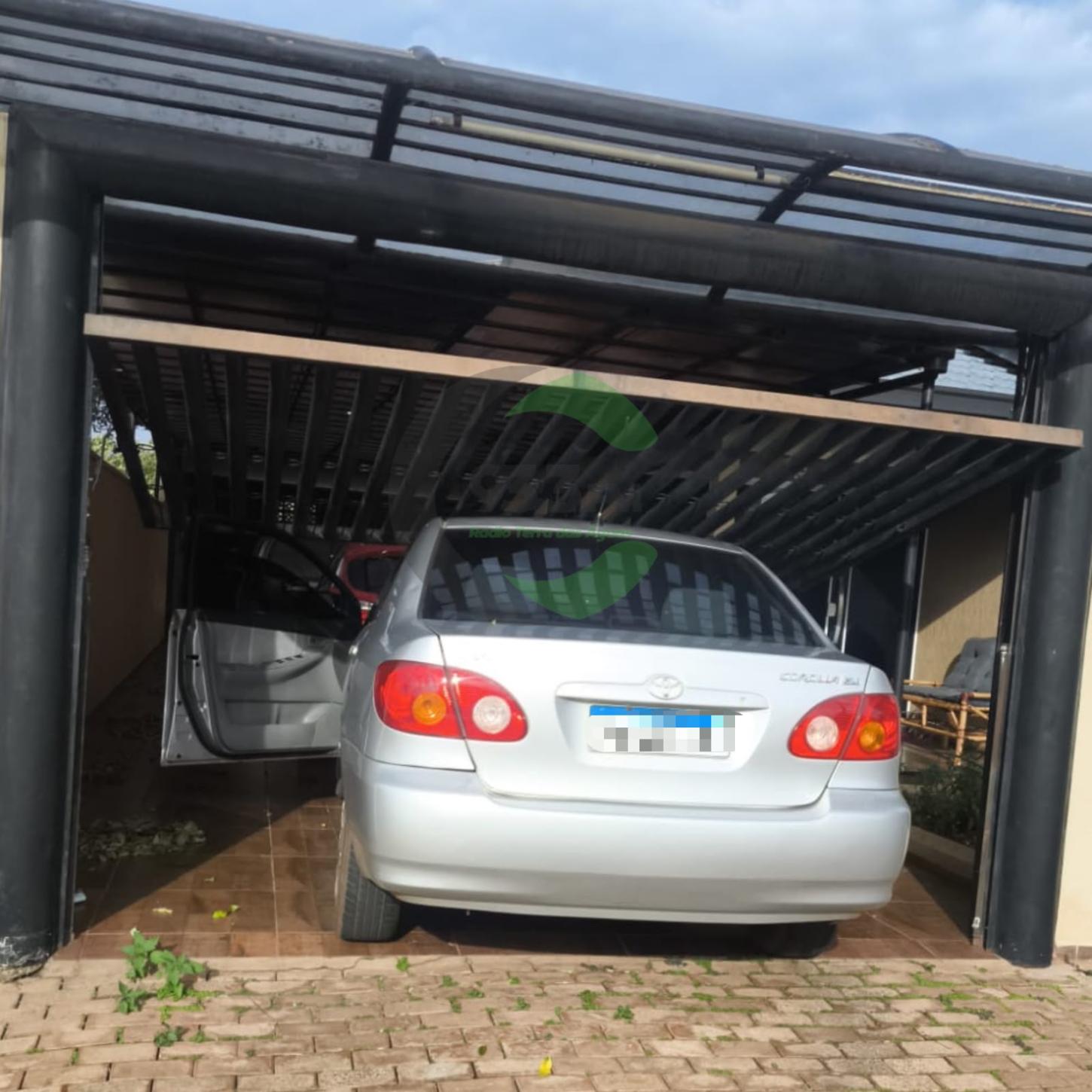Homem invade casa da ex com carro e portando faca e acaba preso em Santa Helena