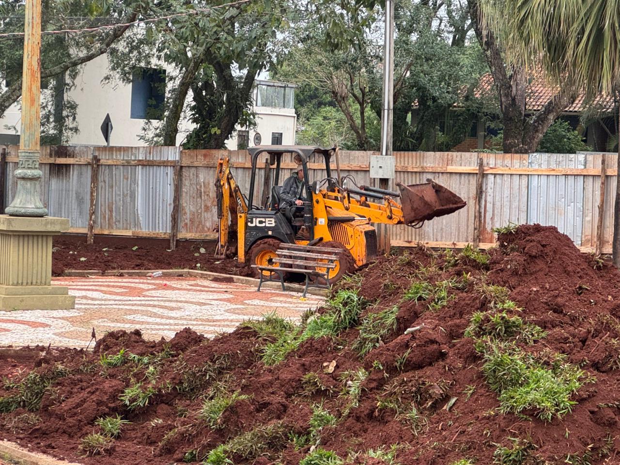 Iniciam obras da Praça Coberta no centro de Santa Helena