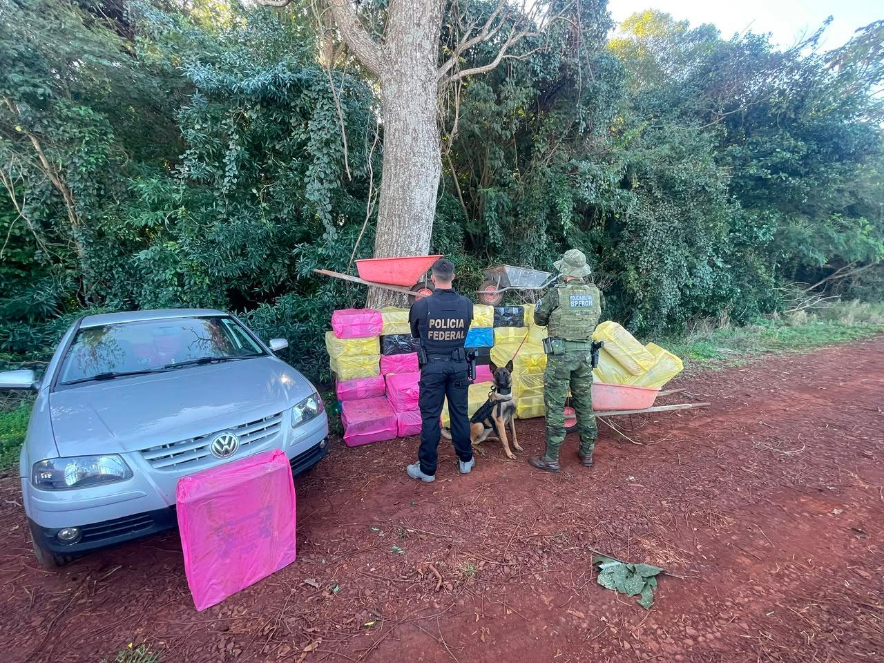 Operação conjunta apreende veículo e carga de cigarros em Pato Bragado