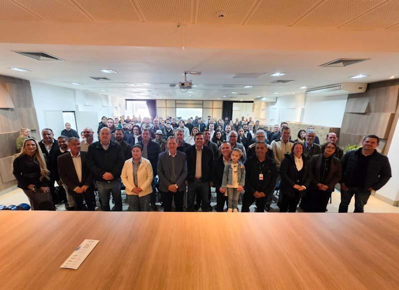 Projeto Aliança BIM Paraná entrega computadores a 37 prefeituras da Amunorpi e da Amunop 