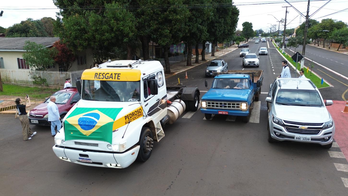 Tradicional bênção dos veículos reúne fiéis e motoristas em Santa Helena