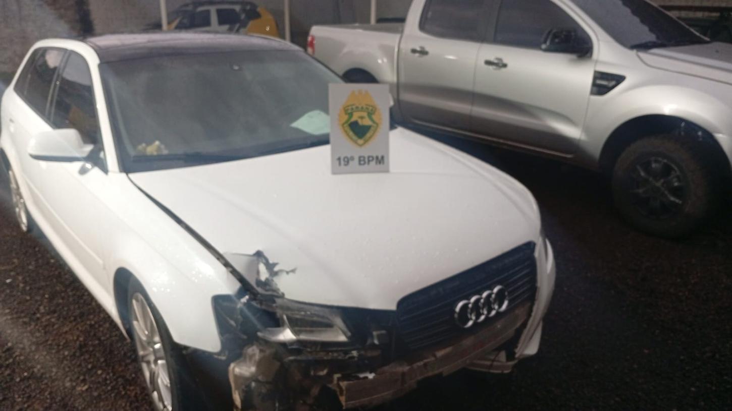 PM apreende caminhonete roubada e Audi após perseguição em Entre Rios do Oeste