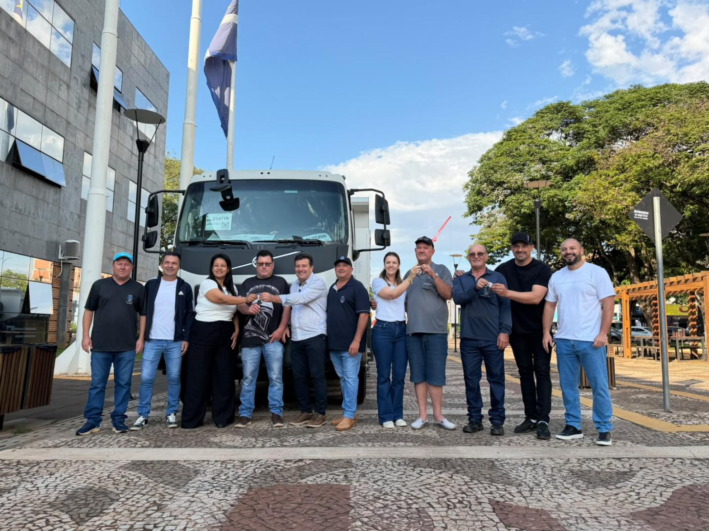 Santa Helena renova frota municipal com novos caminhões e máquinas