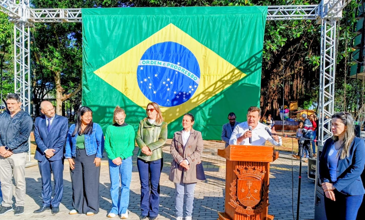 Desfile de 7 de setembro em Santa Helena encantou gerações e foi marcado pelo grande número de público