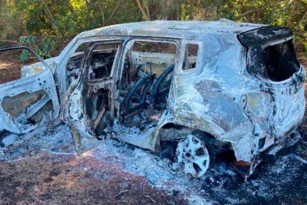 Dois carros roubados são encontrados carbonizados em menos de 24 horas na região