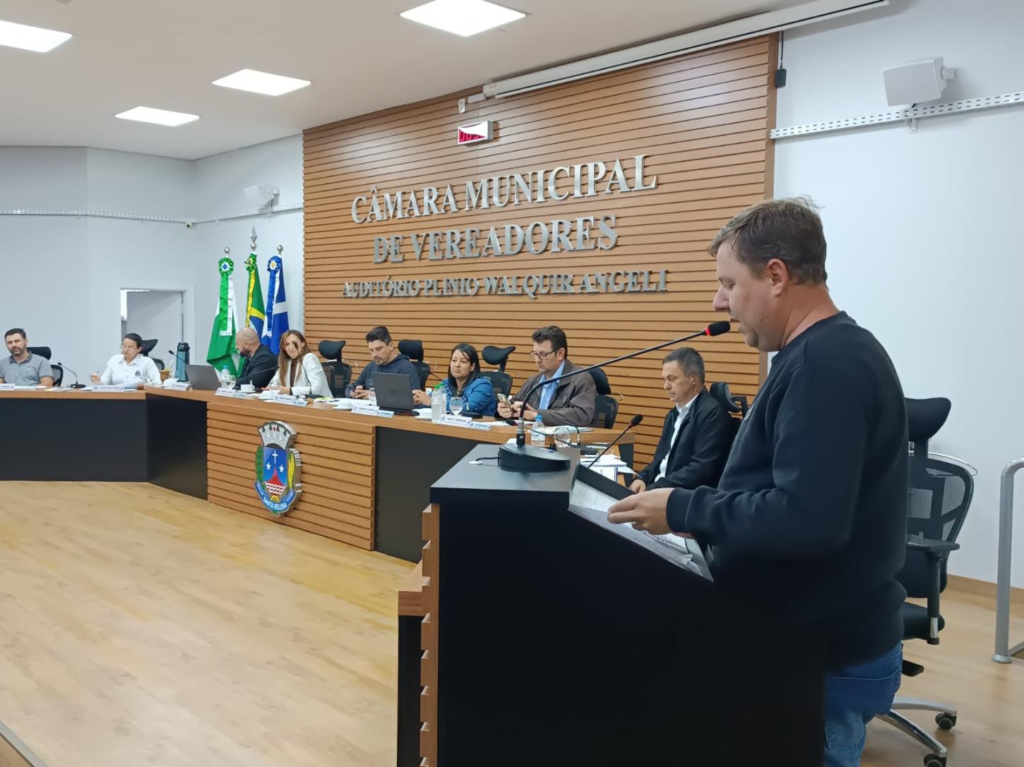 Inha volta para prefeitura e Valmir Naná assume vaga de Francis Schley na Câmara de Santa Helena