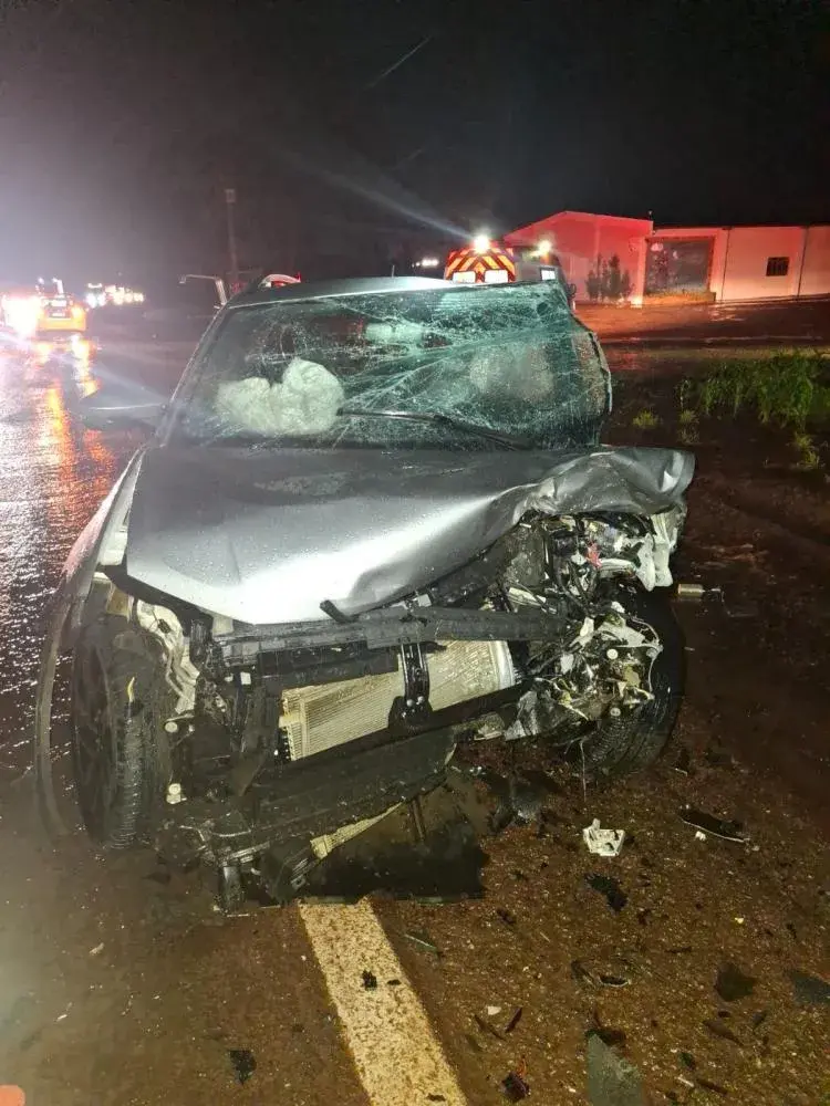 Mulher morre e outras duas pessoas ficam feridas em colisão frontal na PR-239, em Assis Chateaubriand