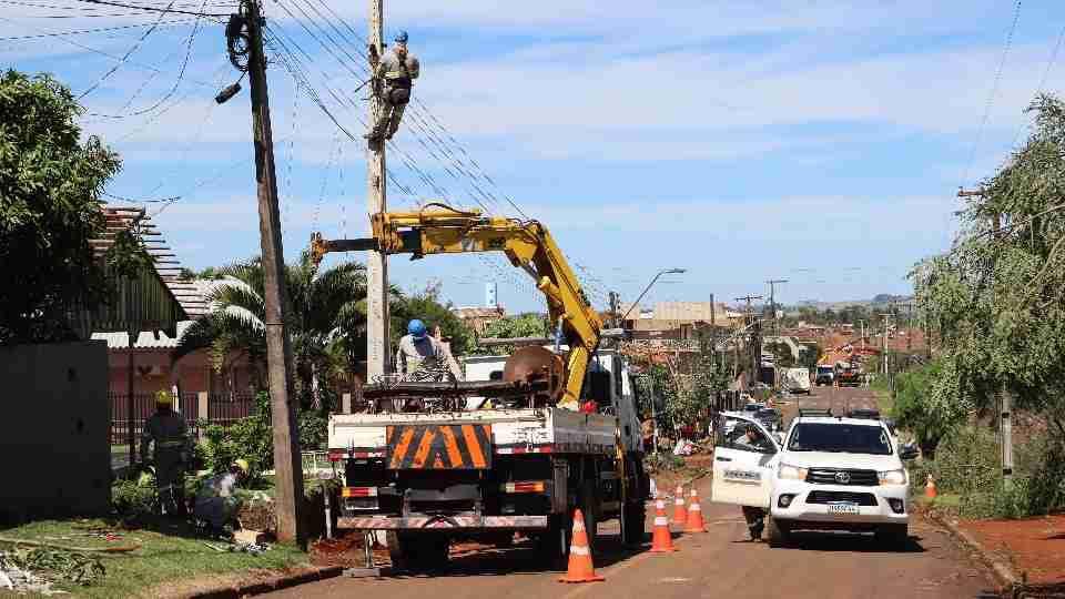 Paraná ainda tem 52,9 mil clientes sem energia após temporal