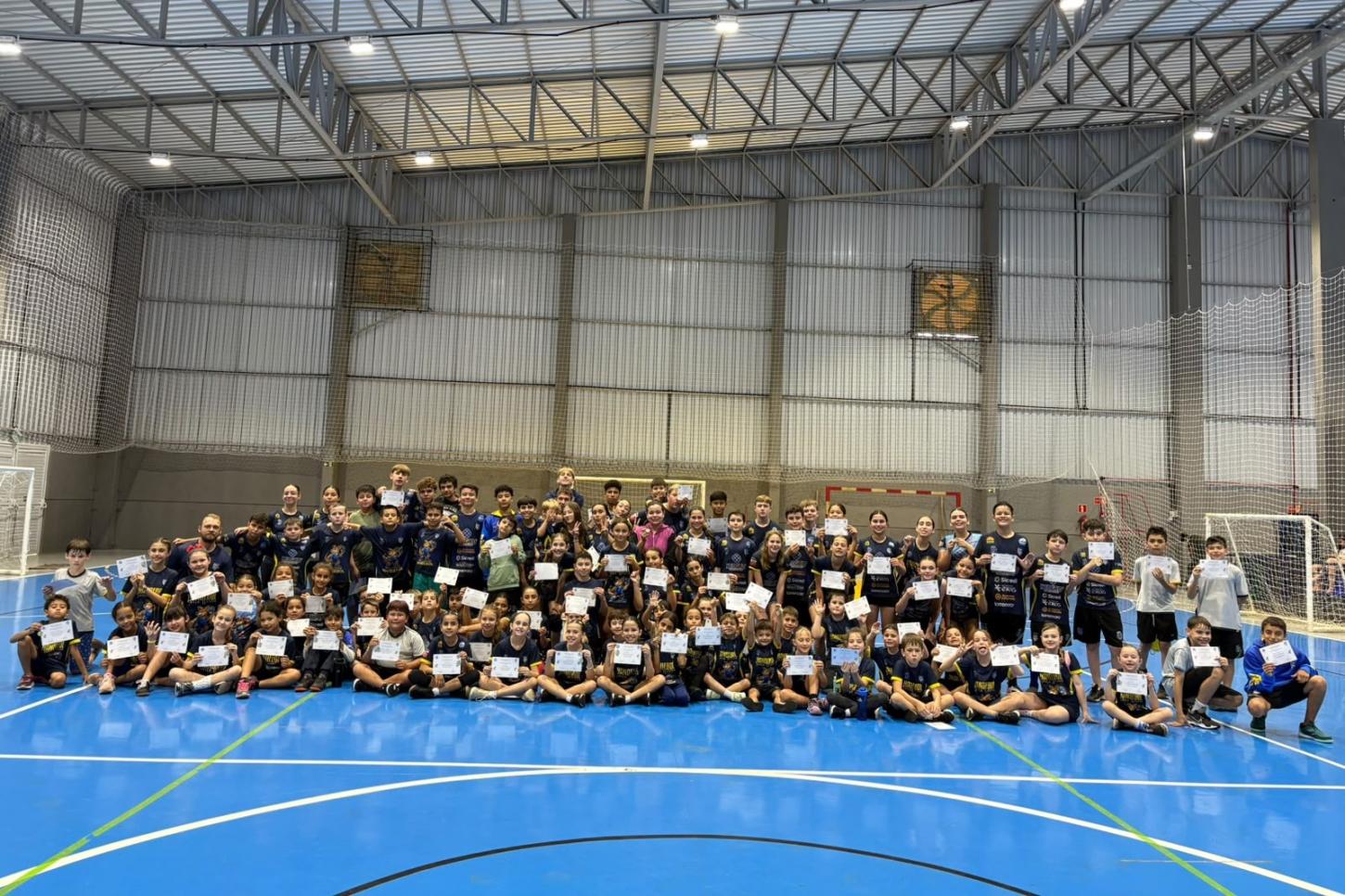 HANDEBOL COM CRIANÇAS