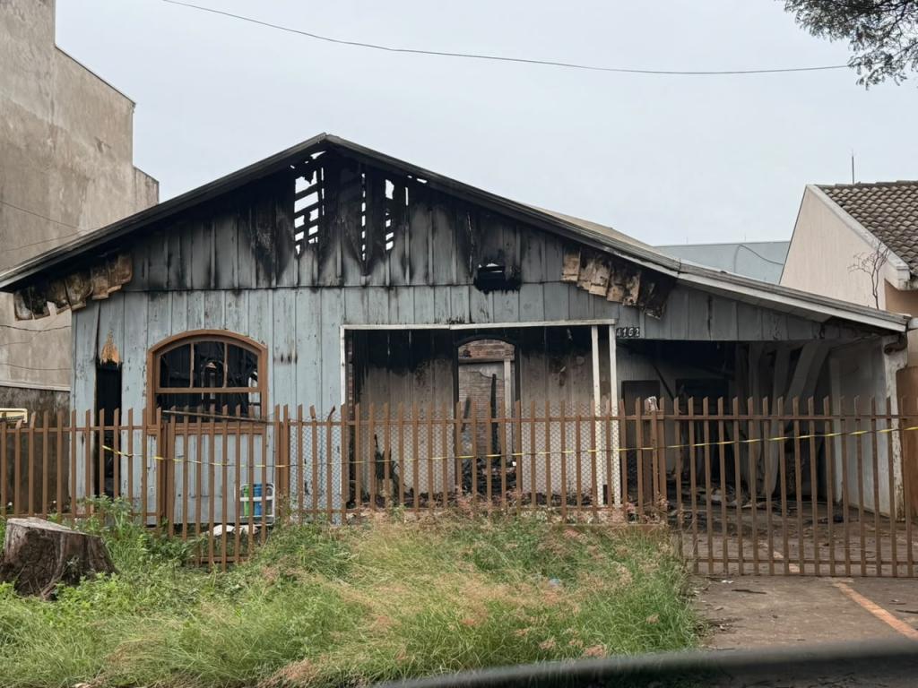 CASA DESTRUÍDA