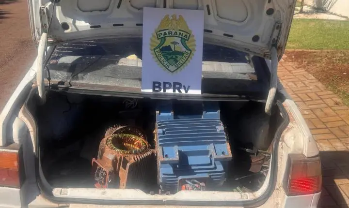 Carro com placas de Santa Helena é abordado na BR-277 e três homens são presos com motores furtados