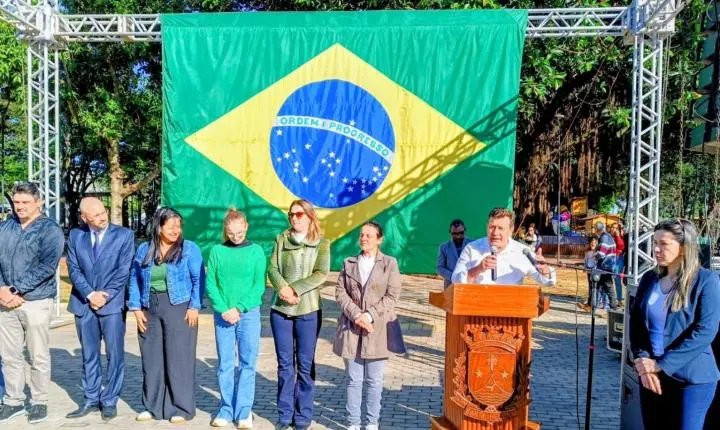 Desfile de 7 de setembro em Santa Helena encantou gerações e foi marcado pelo grande número de público