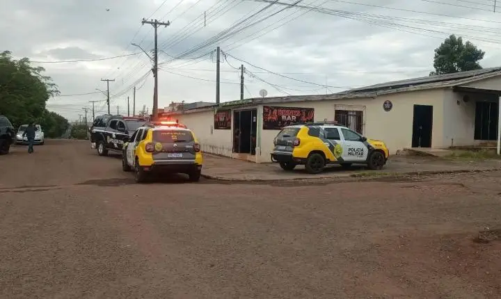 Homem é morto a tiros dentro de um bar em Quedas do Iguaçu; seria morador de Santa Helena 