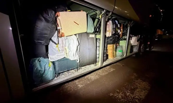 Operação conjunta apreende cinco ônibus com cerca de R$ 2 milhões em mercadorias na fronteira