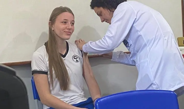 Santa Helena: começa vacinação para atualizar a caderneta de adolescentes nos colégios estaduais